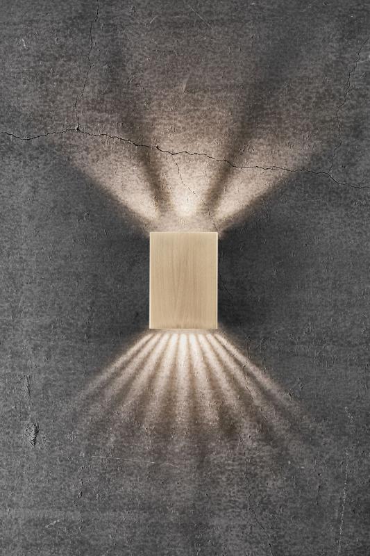 Puristische eckige LED-Außenwandleuchte Fold 10 aus Messing  up / down mit veränderbaren Abstrahlvarianten